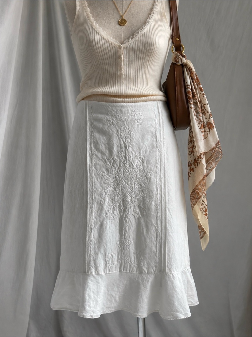 Jones Wear Y2K White Linen Blend Embroidered Midi Skirt Size 12 Boho Flounce Hem